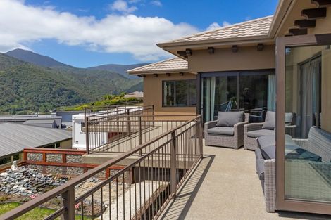 Photo of property in 24 Harbour View Heights, Picton, 7220