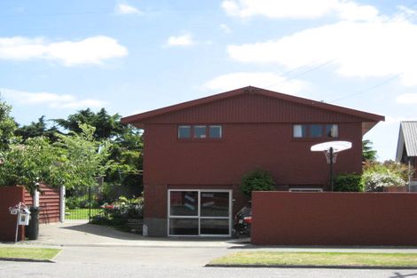 Photo of property in 33 Dinton Street, Russley, Christchurch, 8042