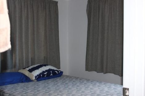 Photo of property in 28 Denver Avenue, Sunnyvale, Auckland, 0612