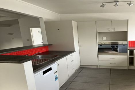 Photo of property in 2/17a Hillcrest Avenue, Hillcrest, Auckland, 0627