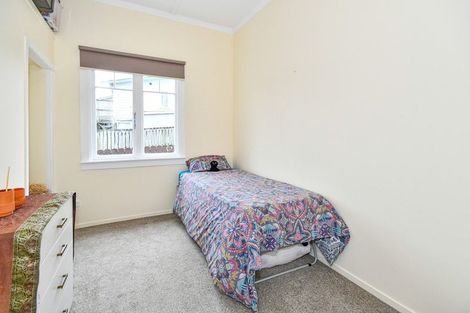 Photo of property in 2c Waiari Road, Conifer Grove, Takanini, 2112