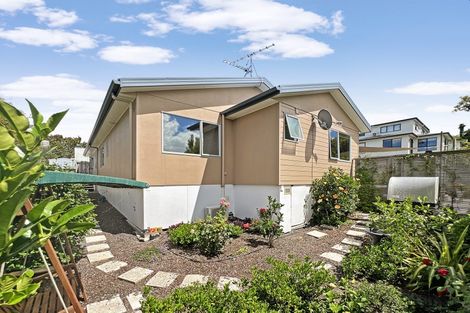 Photo of property in 8a Hauraki Crescent, Pinehill, Auckland, 0632