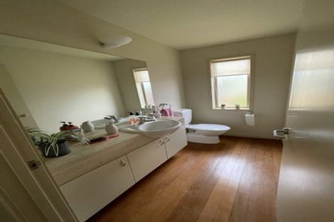 Photo of property in 1/170 East Coast Road, Forrest Hill, Auckland, 0620