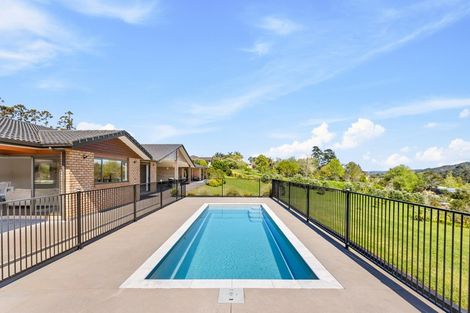 Photo of property in 165b Oraha Road, Kumeu, 0892