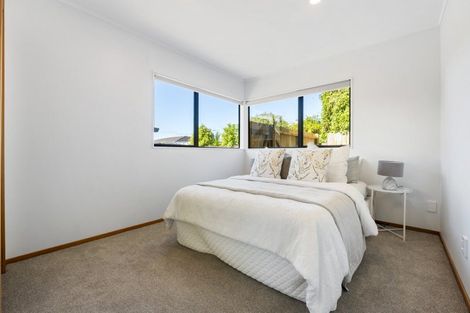 Photo of property in 2/14 Raleigh Road, Northcote, Auckland, 0627