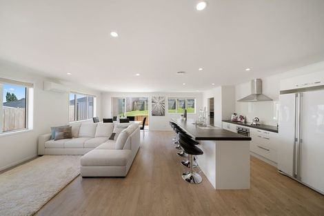 Photo of property in 12 Regis Park Drive, Pukekohe, 2120