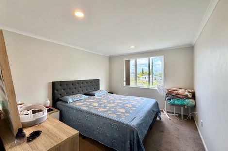 Photo of property in 21 Stitchbird Crescent, Papakura, 2110