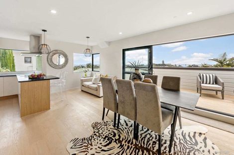 Photo of property in 10 Copperfield Terrace, Mellons Bay, Auckland, 2014