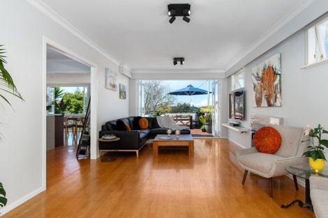 Photo of property in 114 Harbour View Road, Omokoroa, 3114