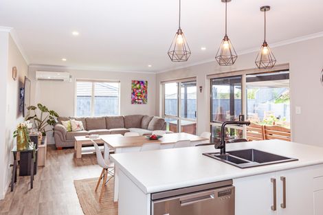 Photo of property in 15 Magnolia Crescent, Tawhero, Whanganui, 4501