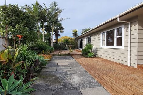 Photo of property in 151 Reeves Road, Pakuranga Heights, Auckland, 2010