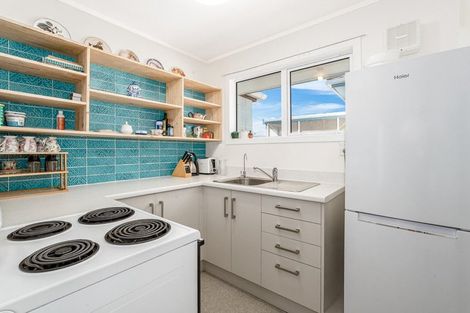 Photo of property in 3/133 Queens Drive, Lyall Bay, Wellington, 6022