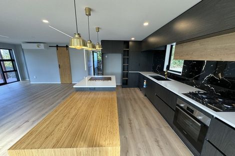 Photo of property in 2a Maunder Place, New Lynn, Auckland, 0600