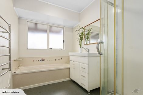 Photo of property in 17 Edgewater Drive, Pakuranga, Auckland, 2010