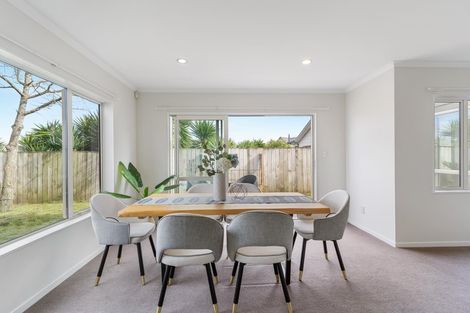 Photo of property in 68a Hutchinsons Road, Bucklands Beach, Auckland, 2014