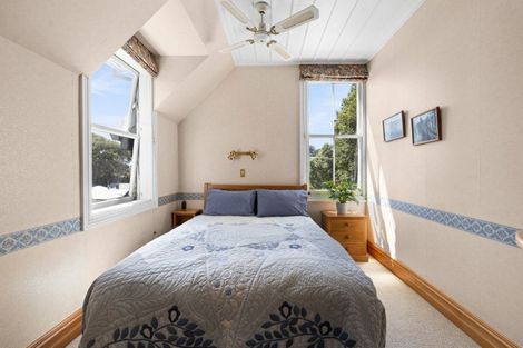 Photo of property in 43 Napier Terrace, Hospital Hill, Napier, 4110