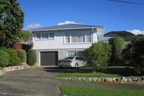 Photo of property in 16 Saint Edmund Crescent, Tawa, Wellington, 5028