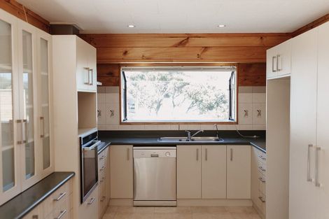 Photo of property in 6 Gates Road, Waikanae Beach, Waikanae, 5036