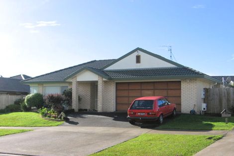 Photo of property in 4 Mulroy Place, East Tamaki Heights, Auckland, 2016