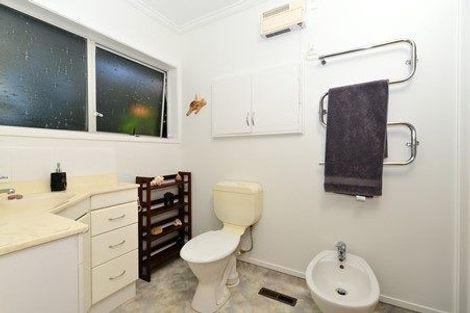 Photo of property in 18 Gilbass Avenue, Hamilton Lake, Hamilton, 3204