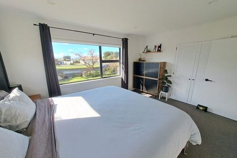 Photo of property in 97 Broadway, Waitara, 4320