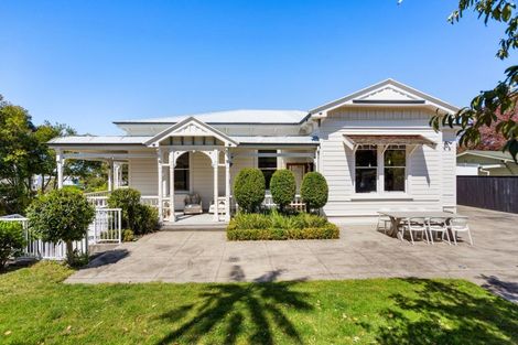Photo of property in 6 Thompson Road, Bluff Hill, Napier, 4110