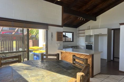 Photo of property in 96 Becroft Drive, Forrest Hill, Auckland, 0620