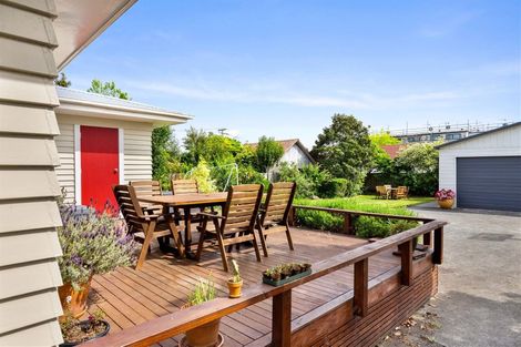 Photo of property in 3 Yeovil Road, Te Atatu Peninsula, Auckland, 0610