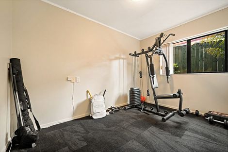 Photo of property in 22 Hogarth Rise, West Harbour, Auckland, 0618