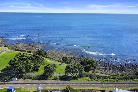 Photo of property in 7 Belt Road, Moturoa, New Plymouth, 4310