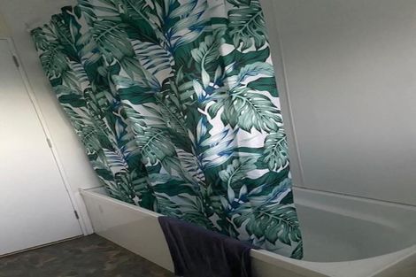 Photo of property in 186 Newlands Road, Newlands, Wellington, 6037