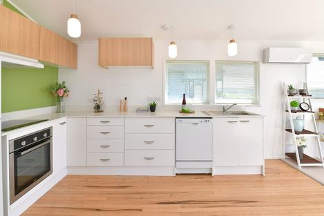 Photo of property in 21 Shine Road, South Head, Helensville, 0874