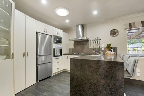 Photo of property in 6 Caulfield Place, Pukehangi, Rotorua, 3015