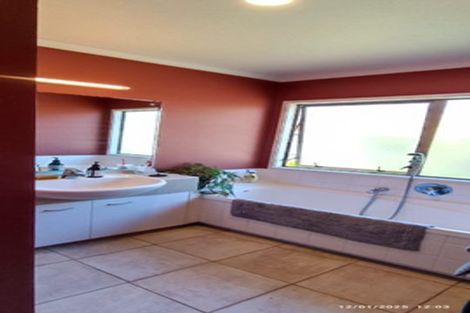 Photo of property in 20 Hillwell Drive, Henderson, Auckland, 0612