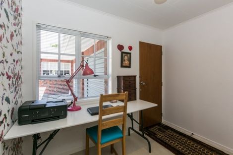 Photo of property in 8 Shortland Place, Havelock North, 4130