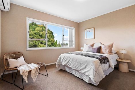 Photo of property in 42 Grenada Avenue, Forrest Hill, Auckland, 0620
