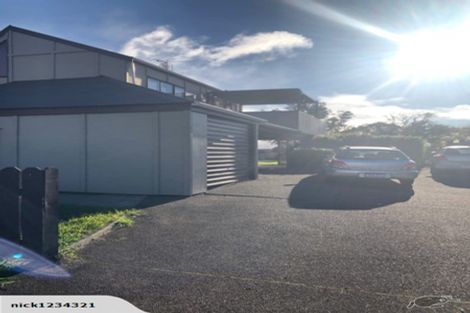 Photo of property in 2 Millen Place, Clarks Beach, 2122