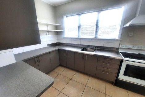 Photo of property in 2 Savage Crescent, Upper Hutt Central, Upper Hutt, 5018