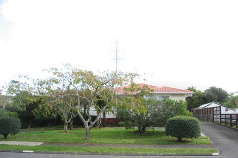 Photo of property in 19 Manapouri Place, Pakuranga Heights, Auckland, 2010
