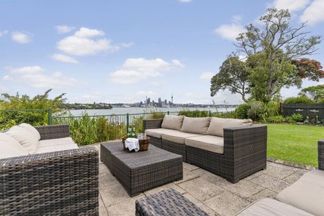 Photo of property in 1 Norwood Road, Bayswater, Auckland, 0622