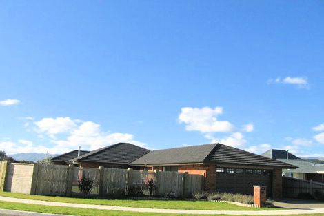 Photo of property in 20 Gandalf Crescent, Paraparaumu, 5032