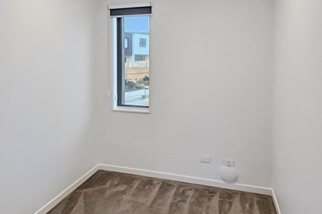 Photo of property in 10 Kuaha Road, Massey, Auckland, 0614