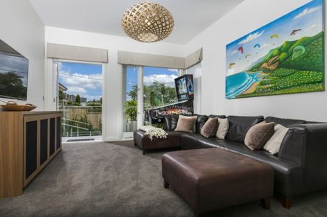 Photo of property in 31 Seacliffe Avenue, Belmont, Auckland, 0622