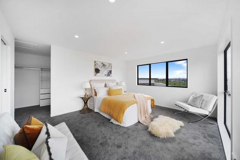 Photo of property in 9 Korowhiti Road, Clarks Beach, 2122