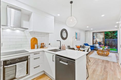 Photo of property in 32 Wharara Lane, Massey, Auckland, 0614