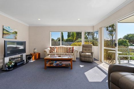Photo of property in 40 Settlers Grove, Orewa, 0931