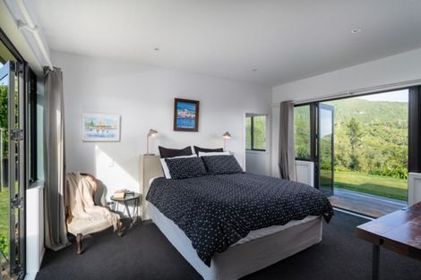 Photo of property in 5 Peregrine Place, Kinloch, Taupo, 3377