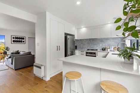 Photo of property in 2/56 Glencoe Road, Browns Bay, Auckland, 0630