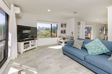 Photo of property in 121 Keri Vista Rise, Papakura, 2110