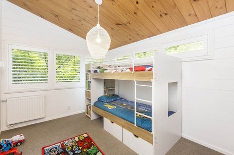 Photo of property in 35 Chatsworth Road, Silverstream, Upper Hutt, 5019